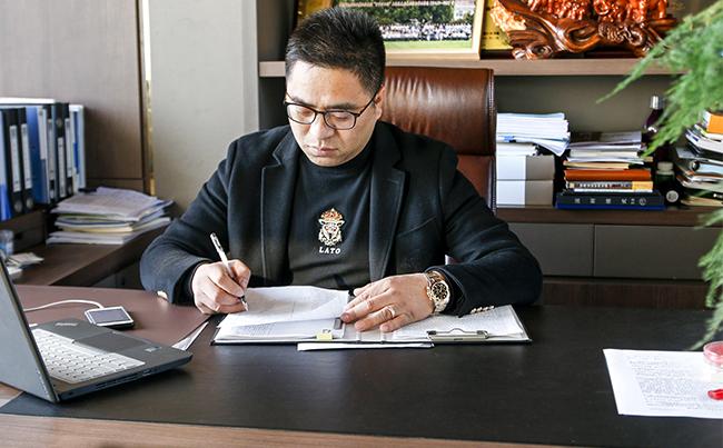 軒盛塑業(yè)銷(xiāo)售總監(jiān)謝選理先生-軒盛塑料托盤(pán)生產(chǎn)廠家